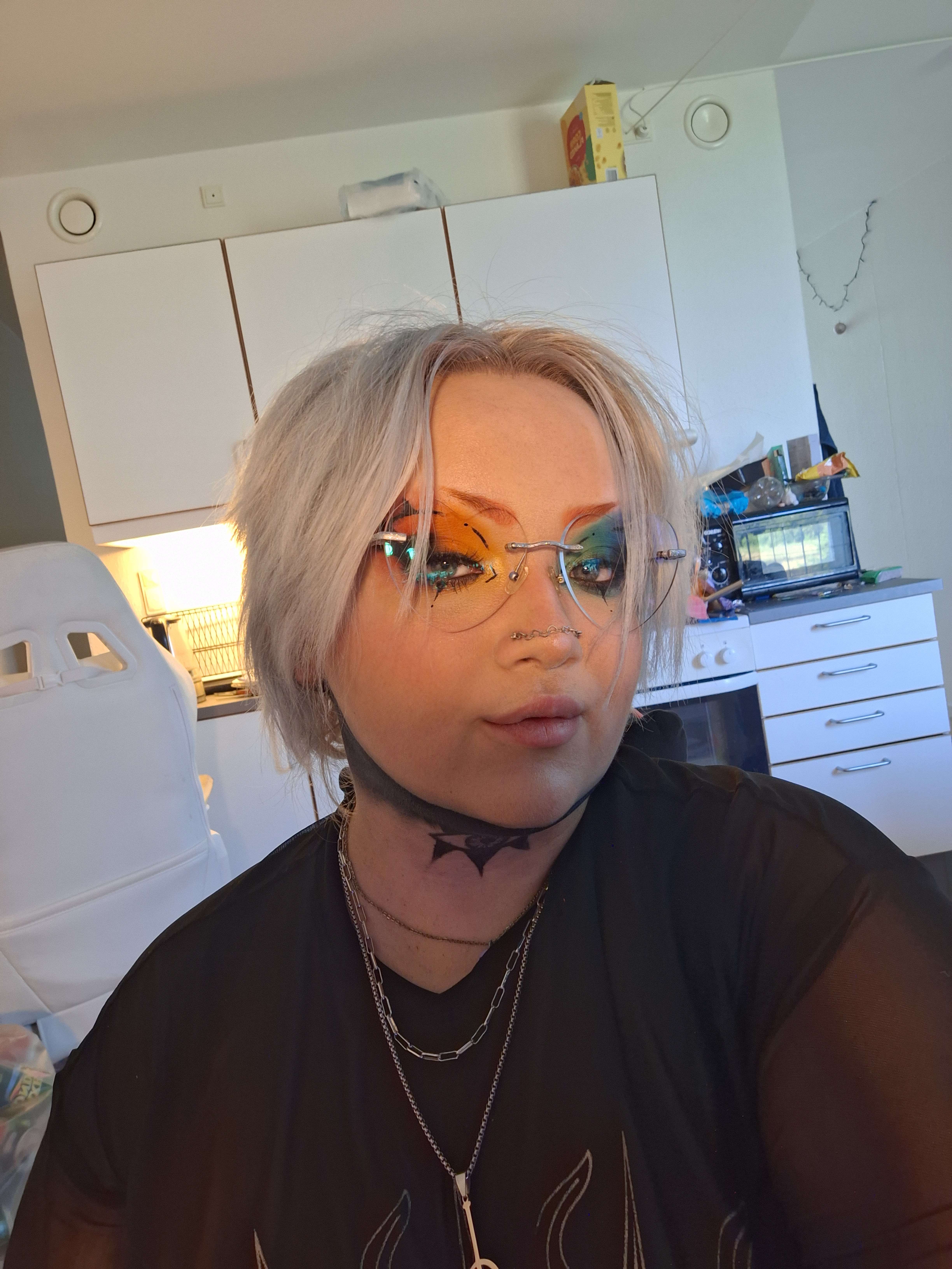 Xenon with gray hair